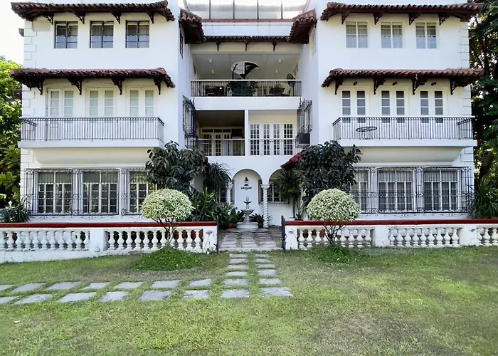 Apartamento Miranamin Sampaguita - Two Bedroom In Historic With Indoor Plunge Pool, Self-service Breakfast, Garden View, Pet-friendly *