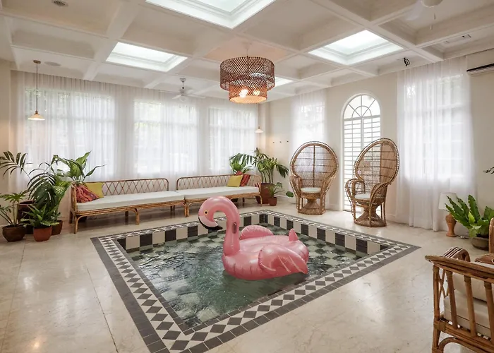 Miranamin Sampaguita - Two Bedroom In Historic With Indoor Plunge Pool, Self-service Breakfast, Garden View, Pet-friendly Apartment *