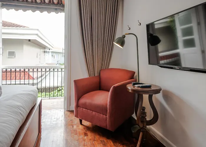 Miranamin Sampaguita - Two Bedroom In Historic With Indoor Plunge Pool, Self-service Breakfast, Garden View, Pet-friendly Apartment *
