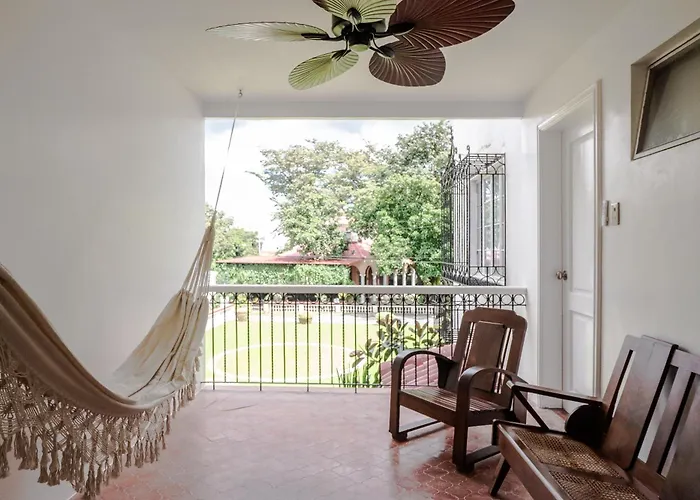 Miranamin Sampaguita - Two Bedroom In Historic With Indoor Plunge Pool, Self-service Breakfast, Garden View, Pet-friendly