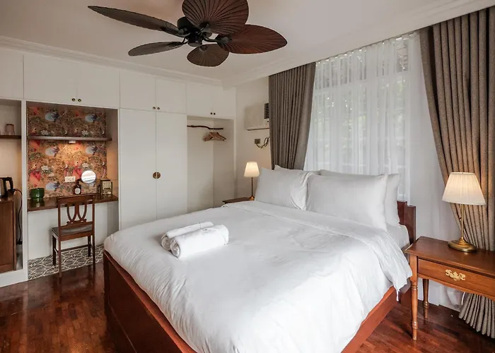 Miranamin Sampaguita - Two Bedroom In Historic With Indoor Plunge Pool, Self-service Breakfast, Garden View, Pet-friendly Apartment