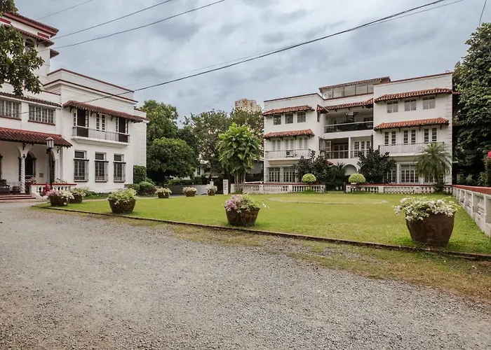 Miranamin Sampaguita - Two Bedroom In Historic With Indoor Plunge Pool, Self-service Breakfast, Garden View, Pet-friendly * Manila