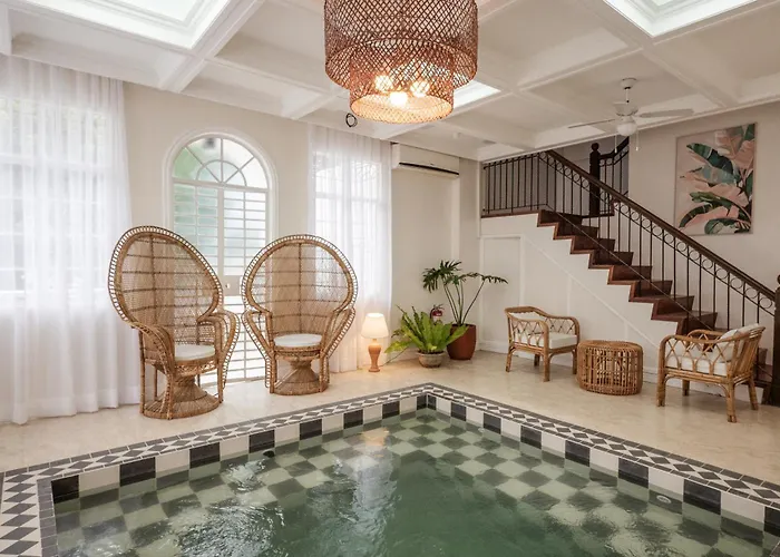 Miranamin Sampaguita - Two Bedroom In Historic With Indoor Plunge Pool, Self-service Breakfast, Garden View, Pet-friendly Apartment *