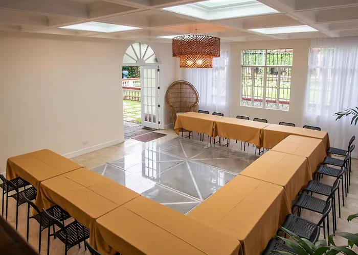 Miranamin Sampaguita - Two Bedroom In Historic With Indoor Plunge Pool, Self-service Breakfast, Garden View, Pet-friendly Apartment Manila