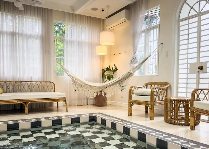 Miranamin Sampaguita - Two Bedroom In Historic With Indoor Plunge Pool, Self-service Breakfast, Garden View, Pet-friendly *